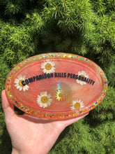 Load image into Gallery viewer, Red daisy comparison kills personality tray