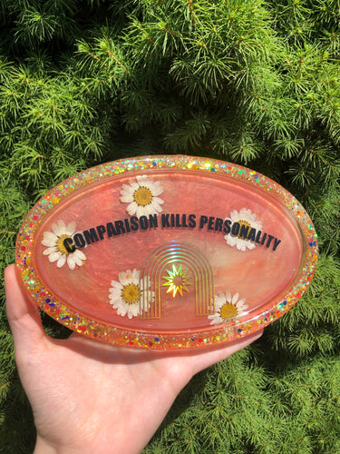 Red daisy comparison kills personality tray