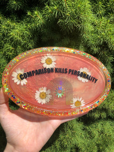 Red daisy comparison kills personality tray