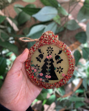 Load image into Gallery viewer, Traditional shaker ornaments