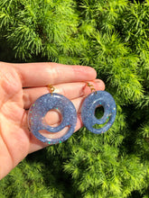 Load image into Gallery viewer, Mixed dark glittery earrings