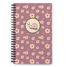 Laden Sie das Bild in den Galerie-Viewer, Floral snail notebook